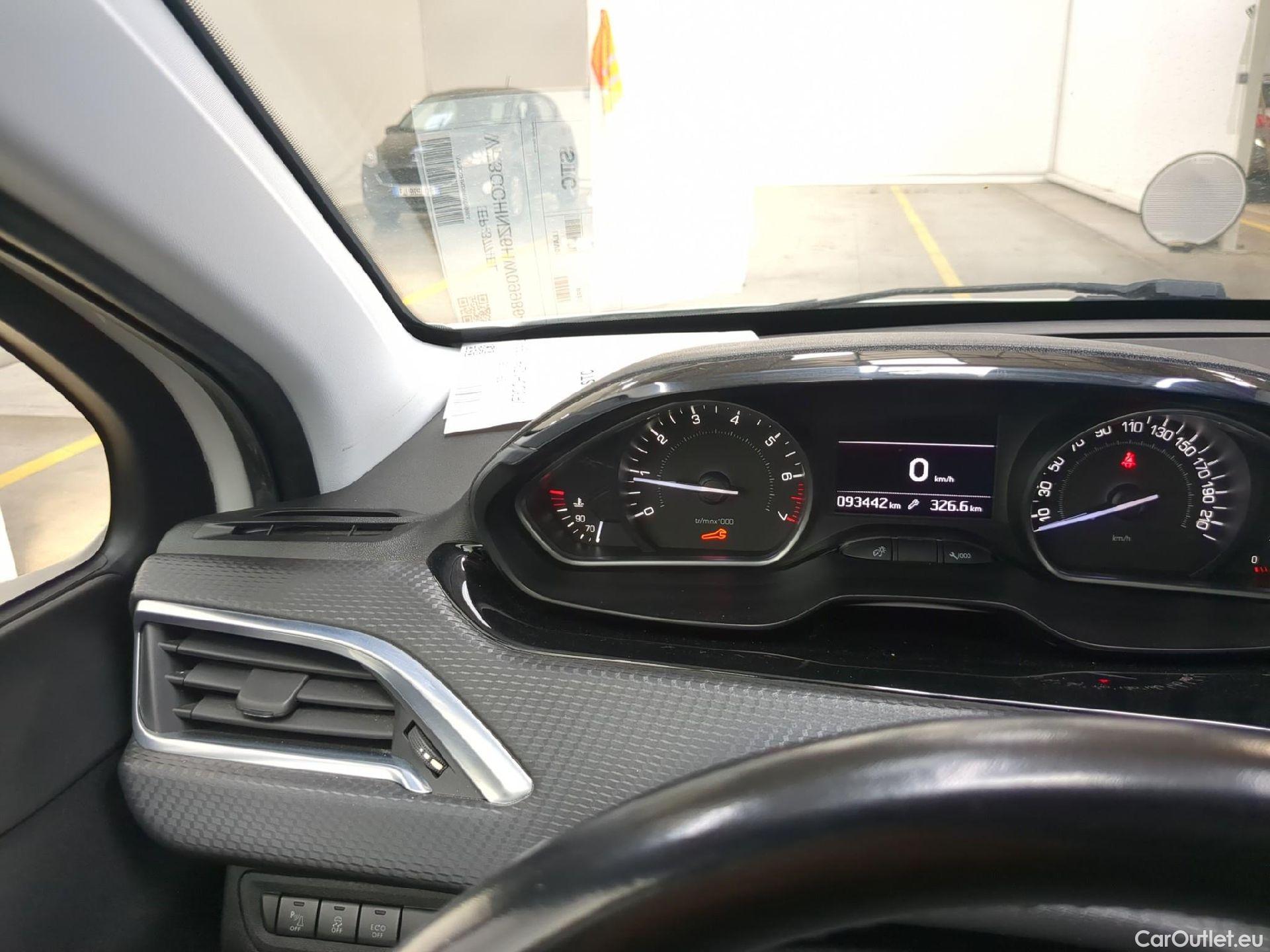  Peugeot  208  Allure Business 1.2 PureTech 110CV BVM5 E6 #1