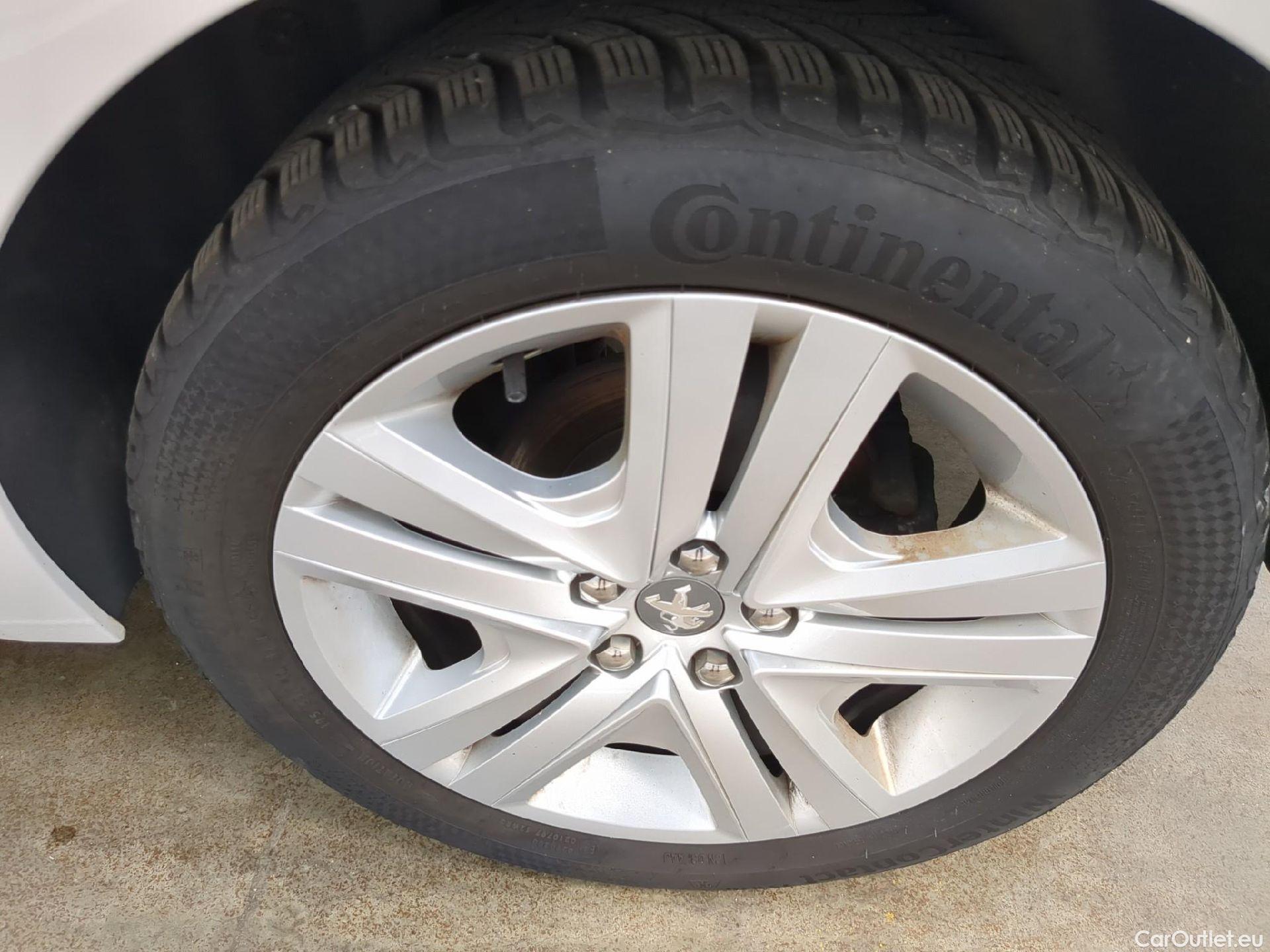  Peugeot  208  Allure Business 1.2 PureTech 110CV BVM5 E6 #3