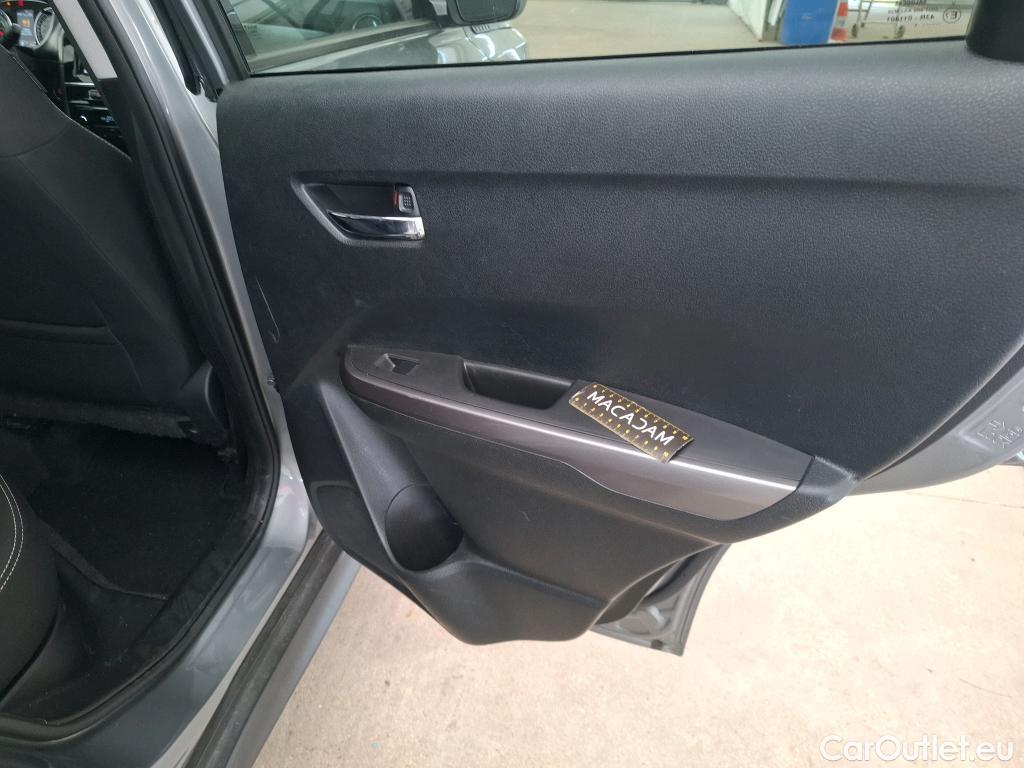  Land Rover  Discovery SUZUKI Vitara / 2015 / 5P / SUV 1.4 Boosterjet Hybrid Privilège Auto #29