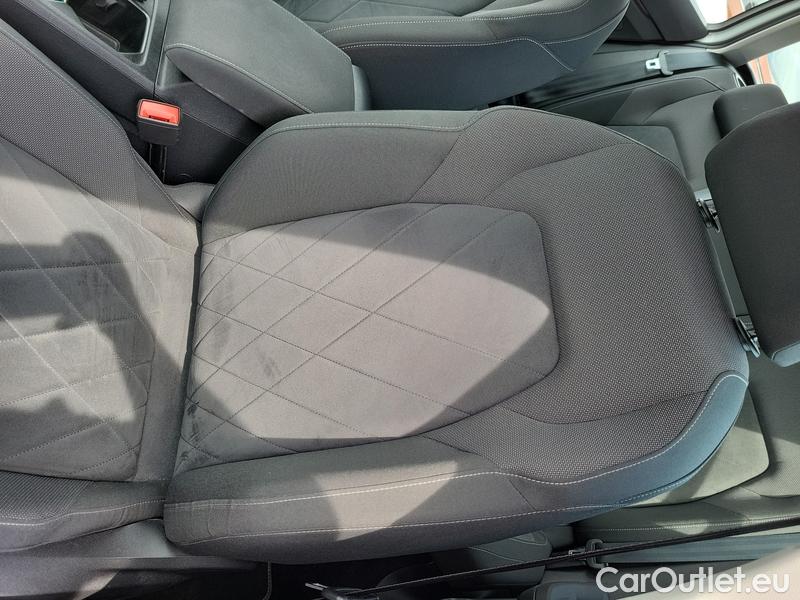  Volkswagen  Golf   Var.2.0TDI 110 Style 5d #16