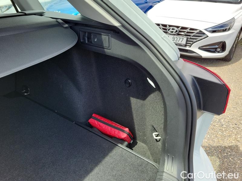  Volkswagen  Golf   Var.2.0TDI 110 Style 5d #13