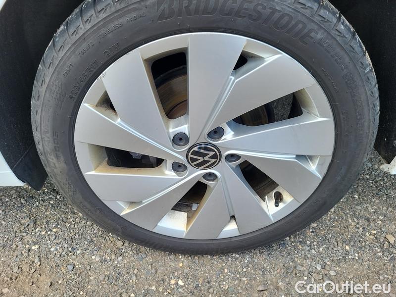  Volkswagen  Golf   Var.2.0TDI 110 Style 5d #4