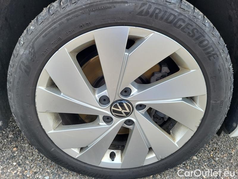  Volkswagen  Golf   Var.2.0TDI 110 Style 5d #11