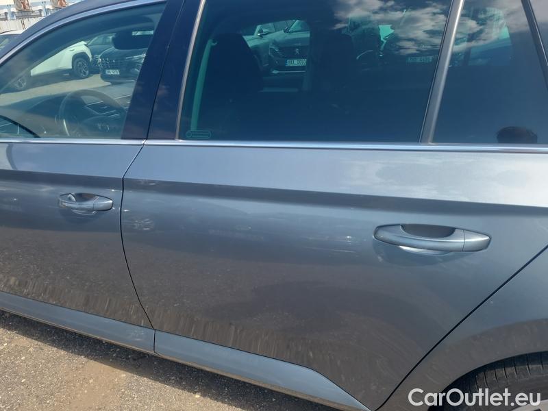  Skoda  Superb  Combi (3V5)(2015)  Com.2.0TDI 140 Style 4x4 AT #21