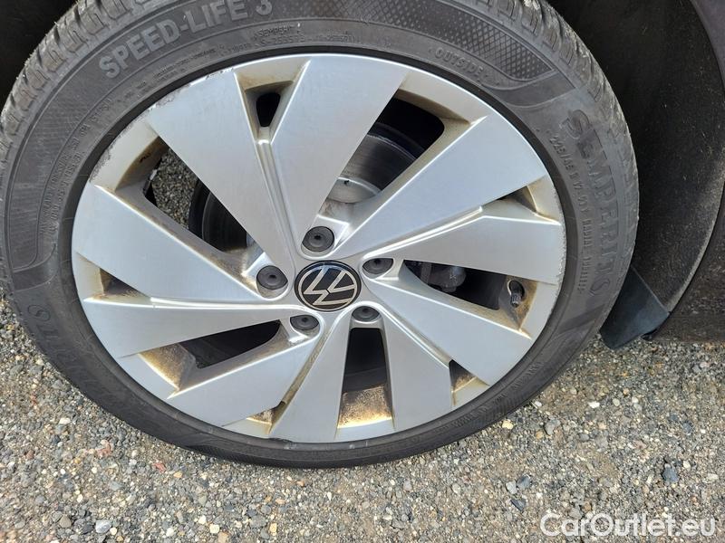  Volkswagen  Golf   Var.2.0TDI 110 Style AT #9