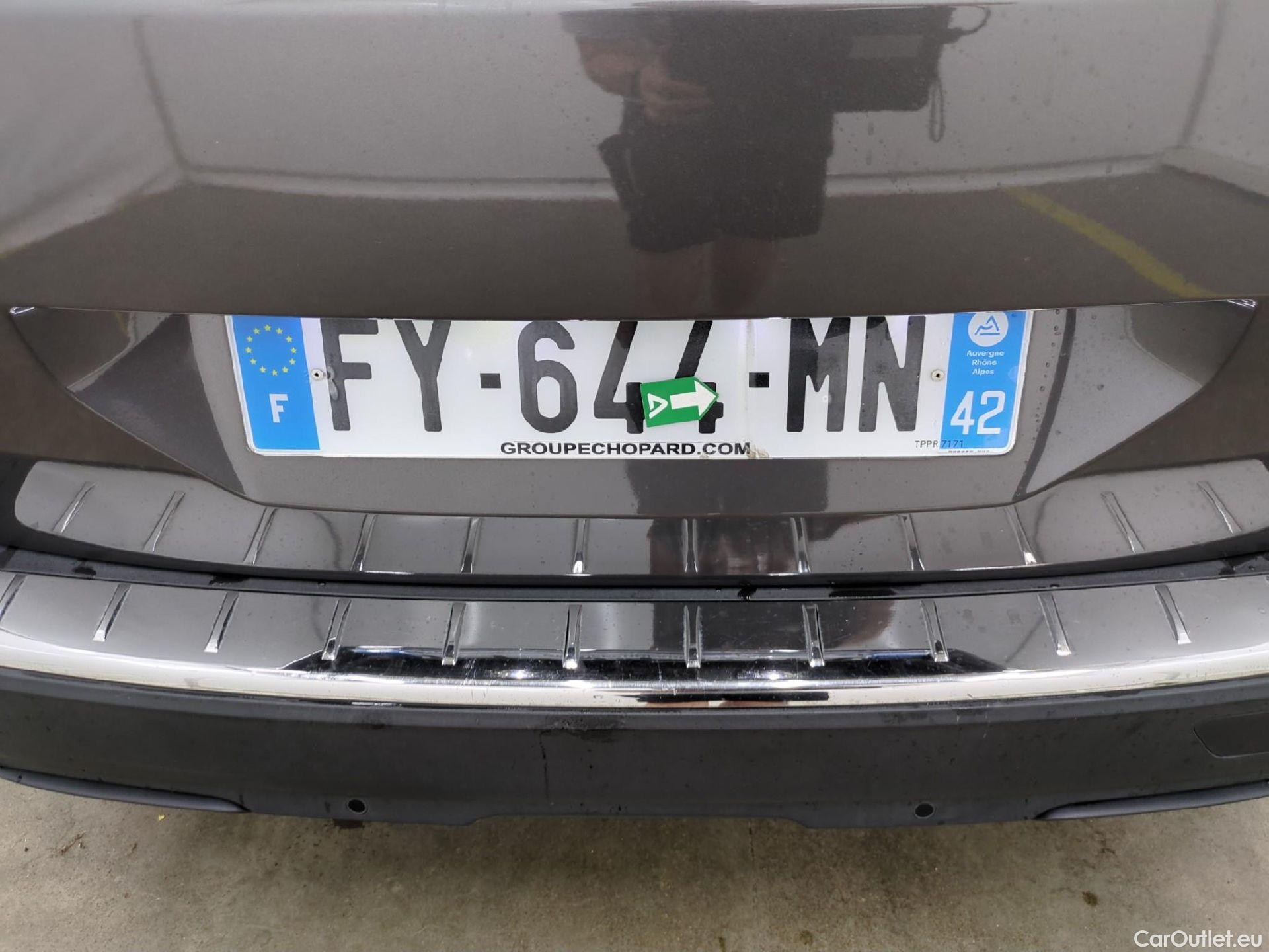  Peugeot  5008  Allure Pack 1.5 HDi 130CV BVA8 7 Sieges E6d #4
