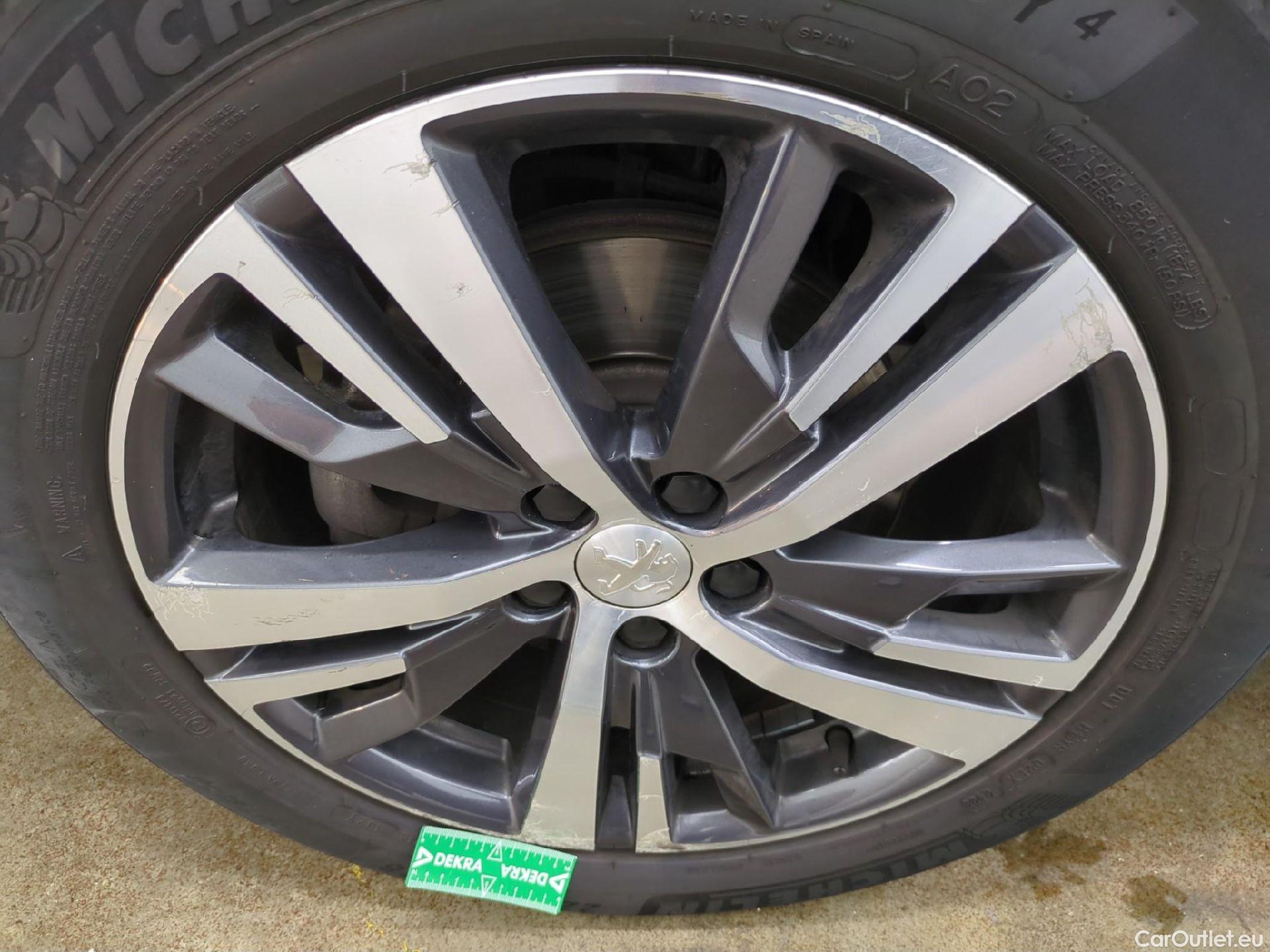  Peugeot  5008  Allure Pack 1.5 HDi 130CV BVA8 7 Sieges E6d #14