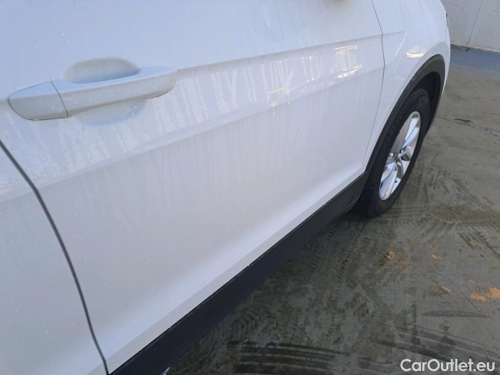  Volkswagen  T-ROC VOLKSWAGEN T-Cross / 2018 / 5P / todoterreno Advance 1.0 TSI 81kW (110CV) DSG (AC3) #1