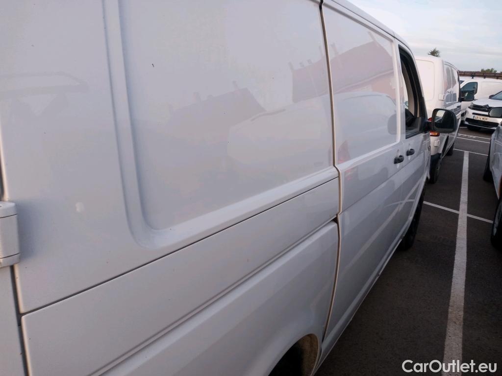  Land Rover  Discovery VOLKSWAGEN Transporter / 2020 / 4P / furgón Furgón Corto TN 2.0 TDI 110kW 4MO #40