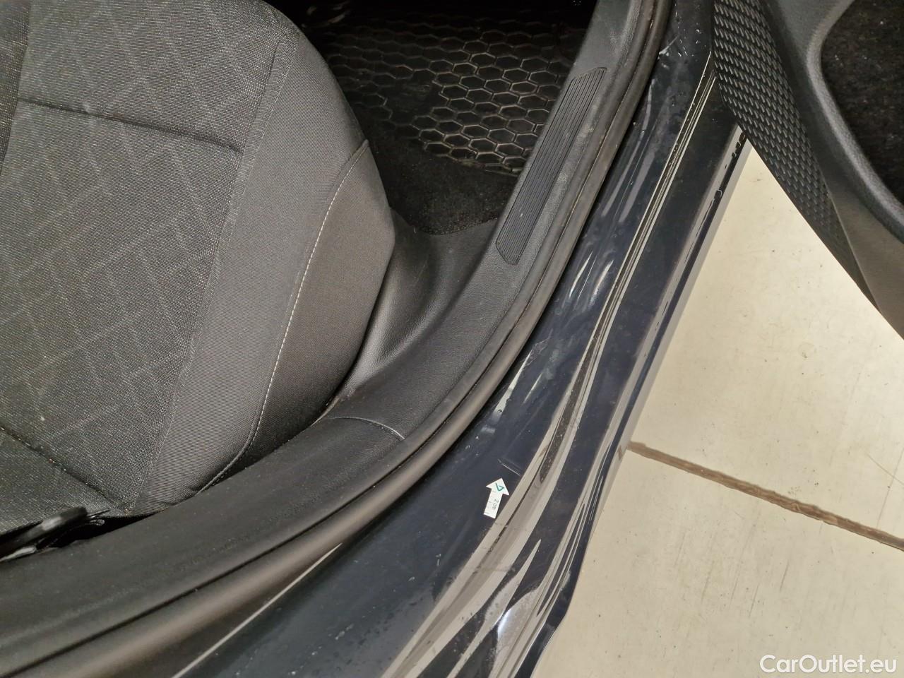  Volkswagen  Golf  Life 2.0 TDI #38
