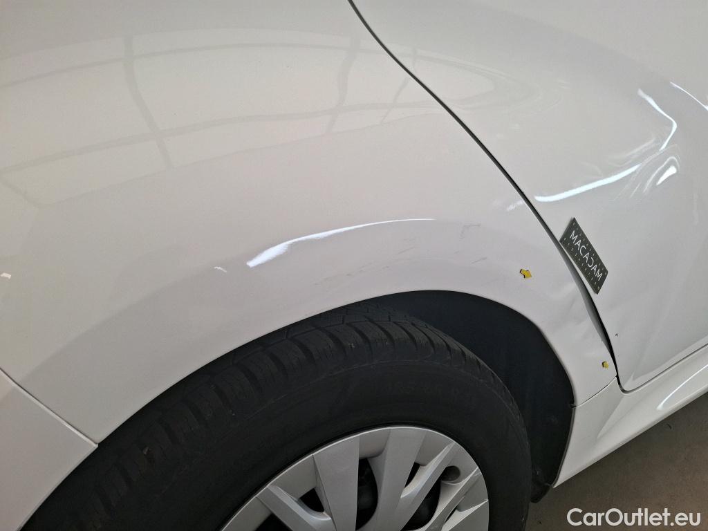  Toyota  Yaris  Hybride Affaires / 2019 / 5P / Berline / VU 1.5 Hybride 116h Dynamic Business #1