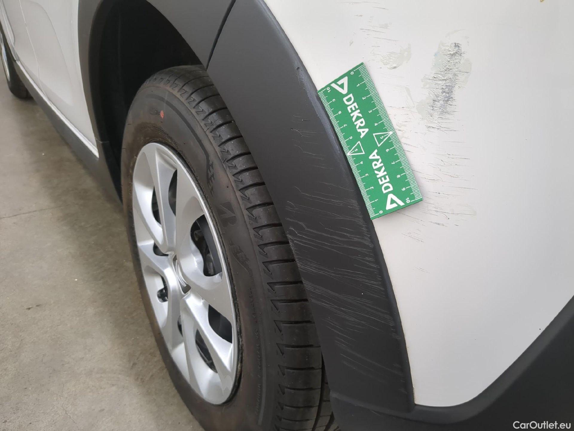  Citroen  C3 CITROEN  / 2016 / 5P / Berline PureTech 82 S&S BVM Feel Business #32