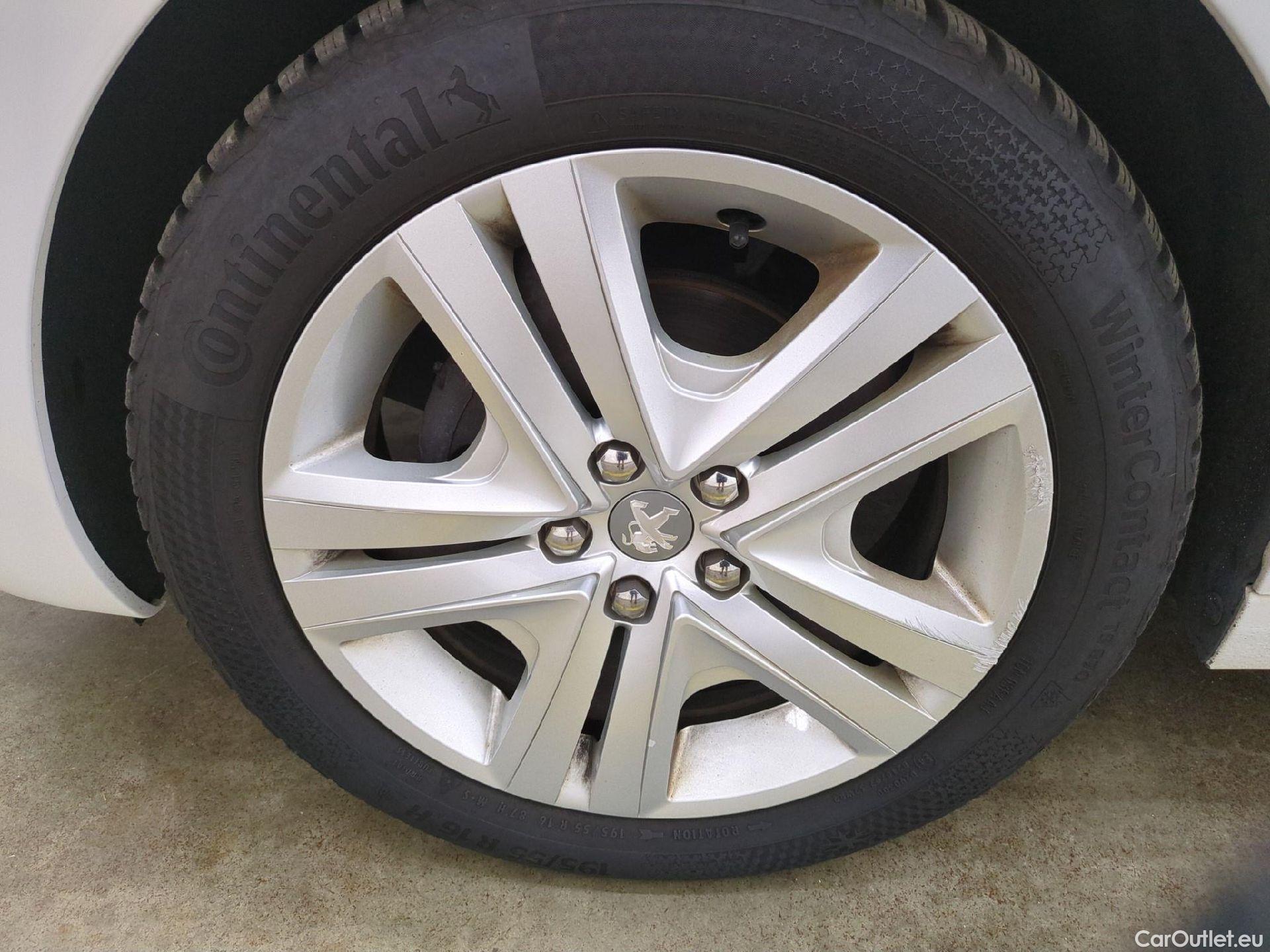  Peugeot  208  Allure Business 1.2 PureTech 110CV BVM5 E6 #1
