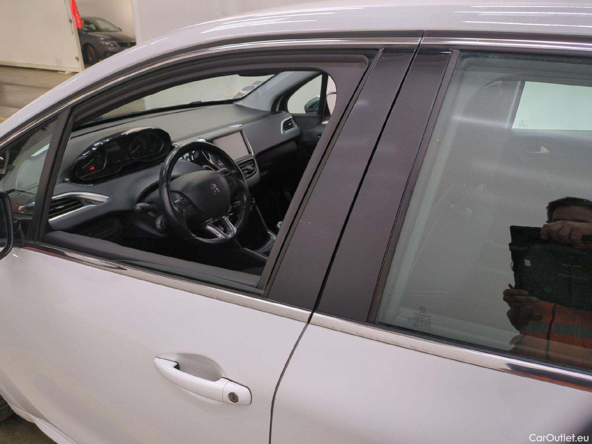  Peugeot  208  Allure Business 1.2 PureTech 110CV BVM5 E6 #5