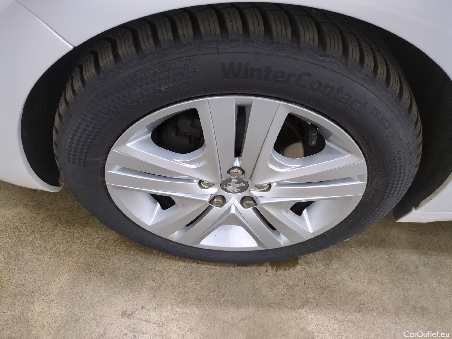  Peugeot  208  Allure Business 1.2 PureTech 110CV BVM5 E6 #3