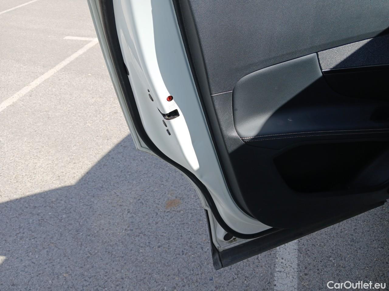  Peugeot  5008  GT 1.5 HDi 130CV AT8 7 Plazas E6d #7