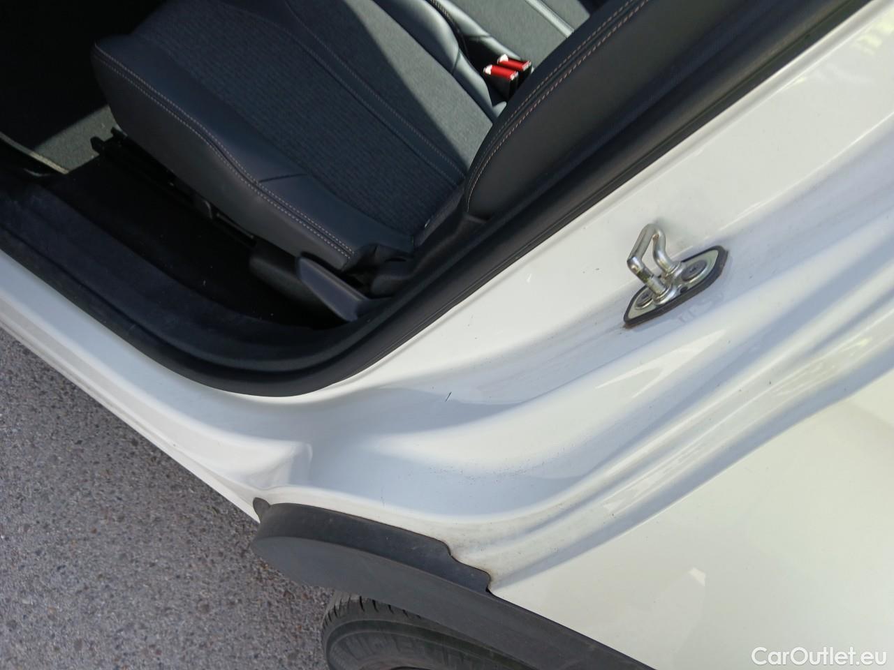  Peugeot  5008  GT 1.5 HDi 130CV AT8 7 Plazas E6d #9