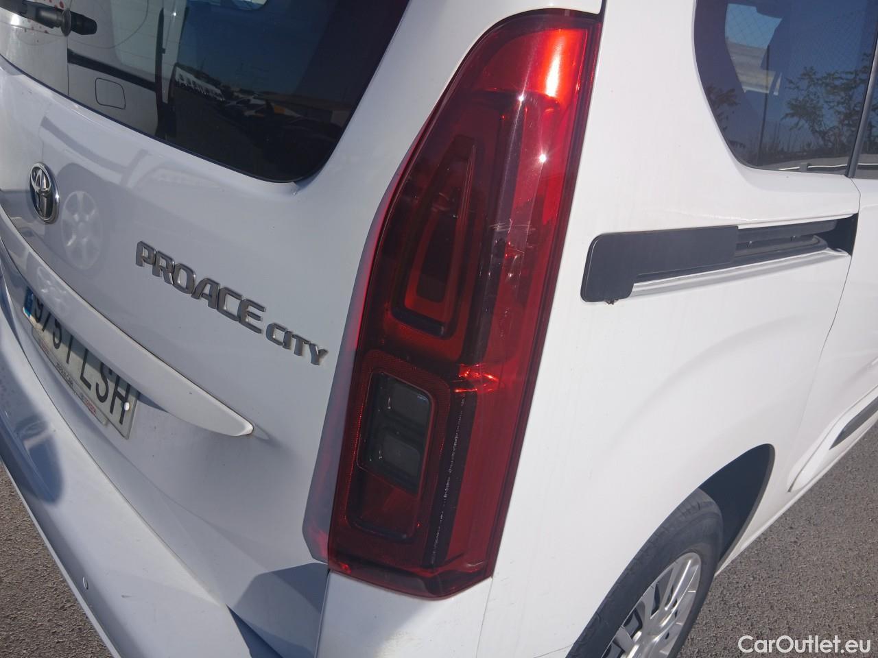  Citroen  Berlingo TOYOTA Proace City / 2020 / 5P / combi 1.5D 75kW (100CV) VX L1 #24