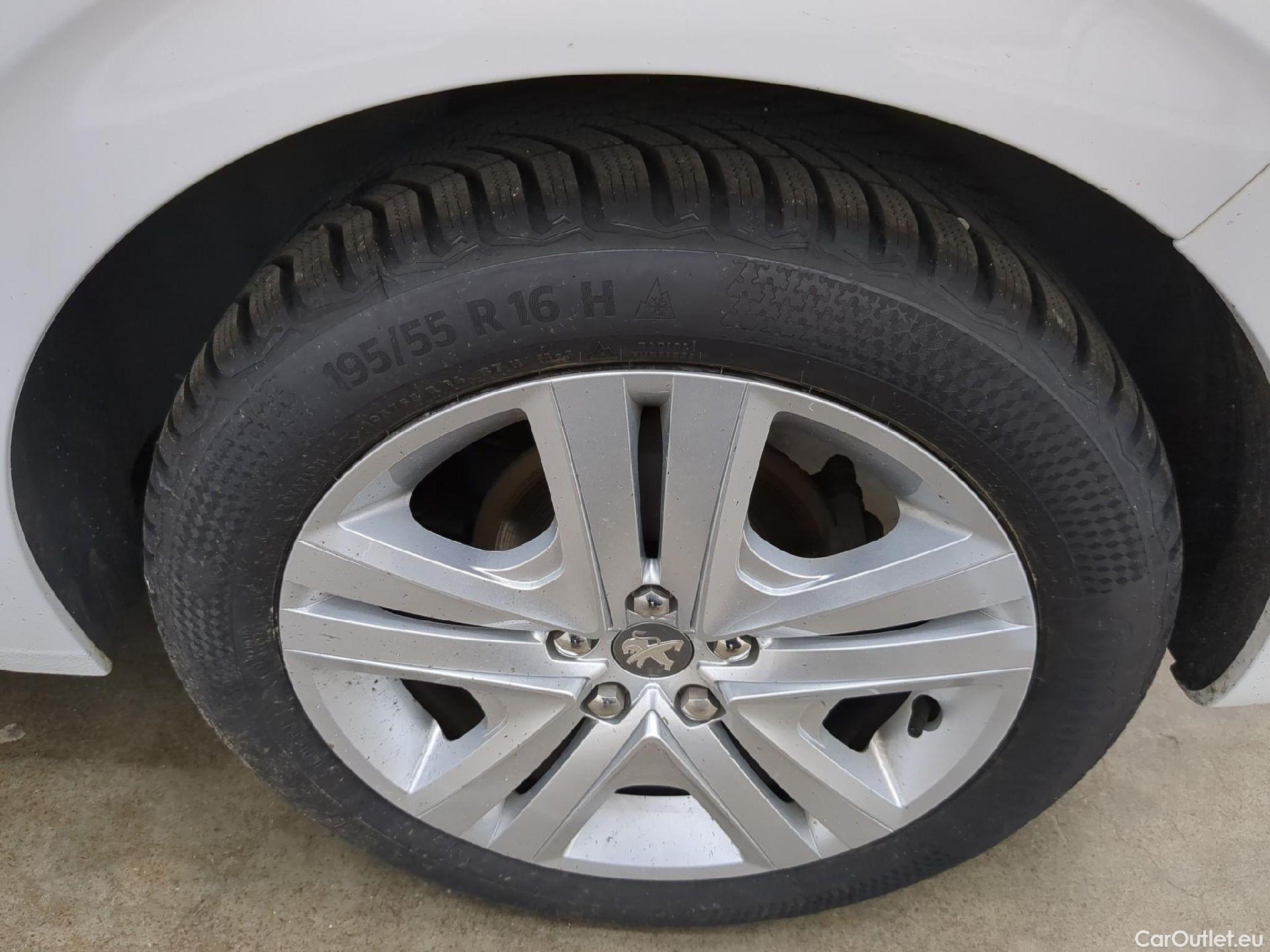  Peugeot  208  Allure Business 1.2 PureTech 110CV BVM5 E6 #2
