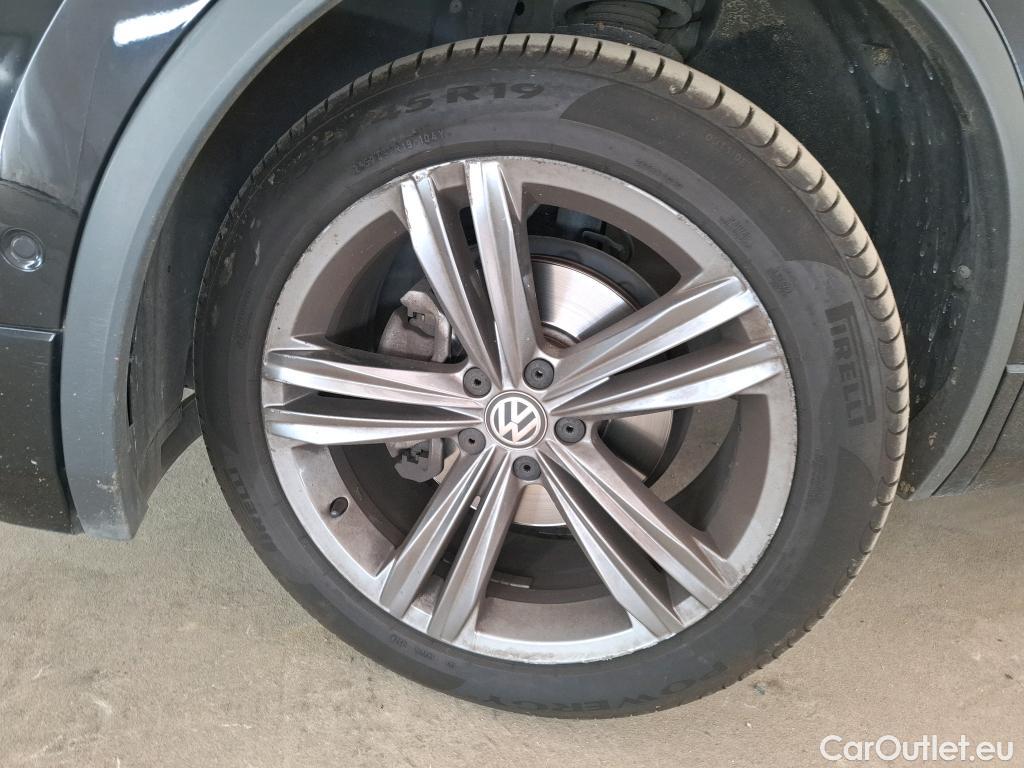  Volkswagen  Tiguan VOLKSWAGEN  Allspace / 2017 / 5P / SUV 1.5 TSI 150 EVO DSG7 Carat Exclusive #36
