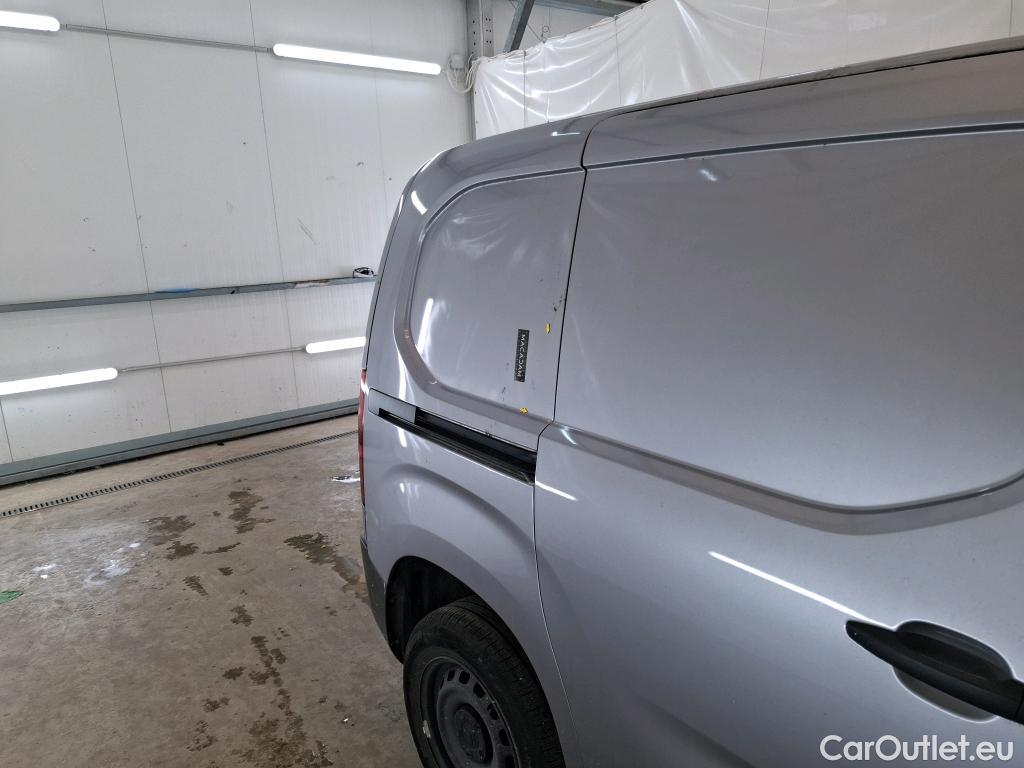  Citroen  Berlingo CITROEN  / 2018 / 4P / Fourgonnette Taille M 650kg PureTech 110 S&S BVM Club #4
