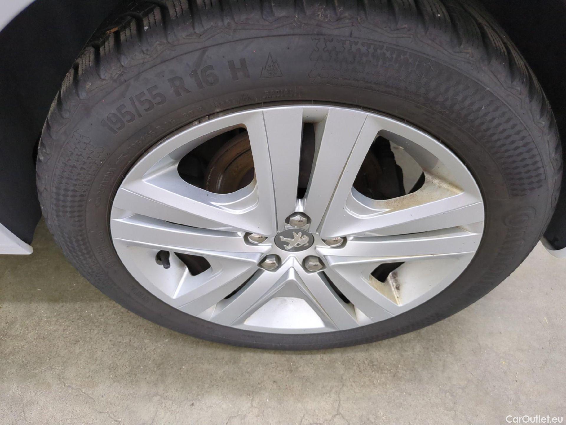  Peugeot  208  Allure Business 1.2 PureTech 110CV BVM5 E6 #6