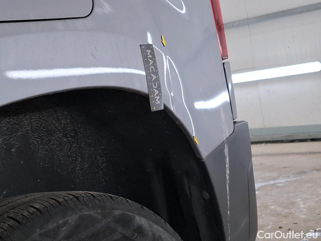  Citroen  Berlingo CITROEN  / 2018 / 4P / Fourgonnette Taille M 650kg PureTech 110 S&S BVM Club #2