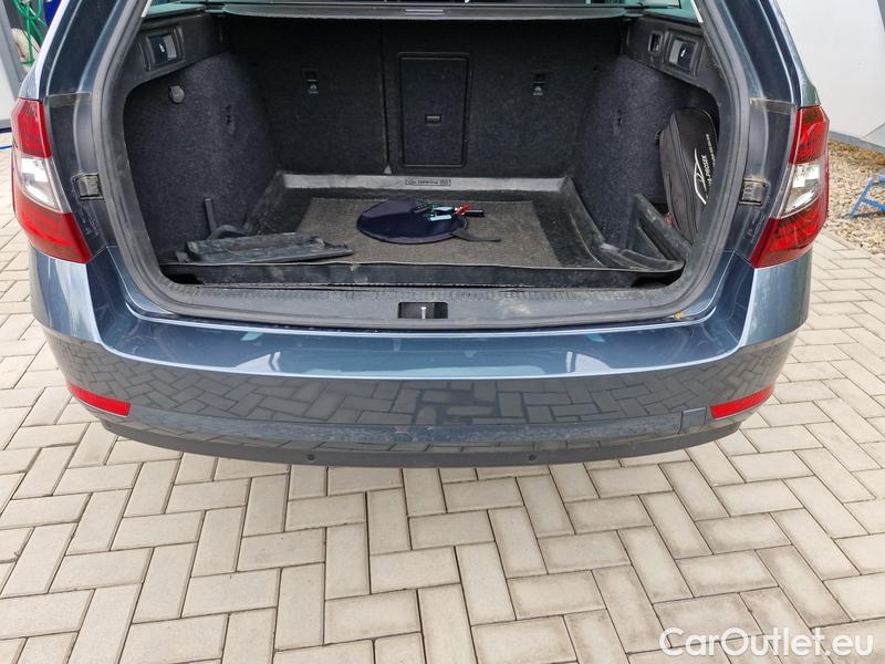  Skoda  Octavia  Combi  (5E5)(03.2017->)  Com TDI 110 Style AT #22