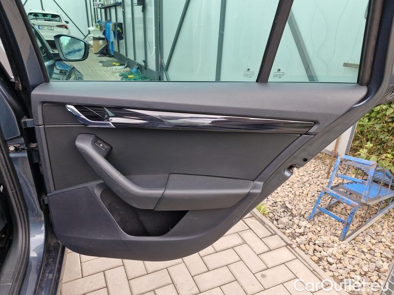  Skoda  Octavia  Combi  (5E5)(03.2017->)  Com TDI 110 Style AT #30
