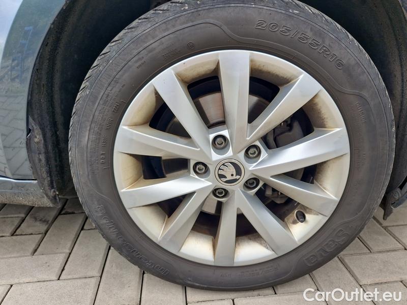  Skoda  Octavia  Combi  (5E5)(03.2017->)  Com TDI 110 Style AT #35