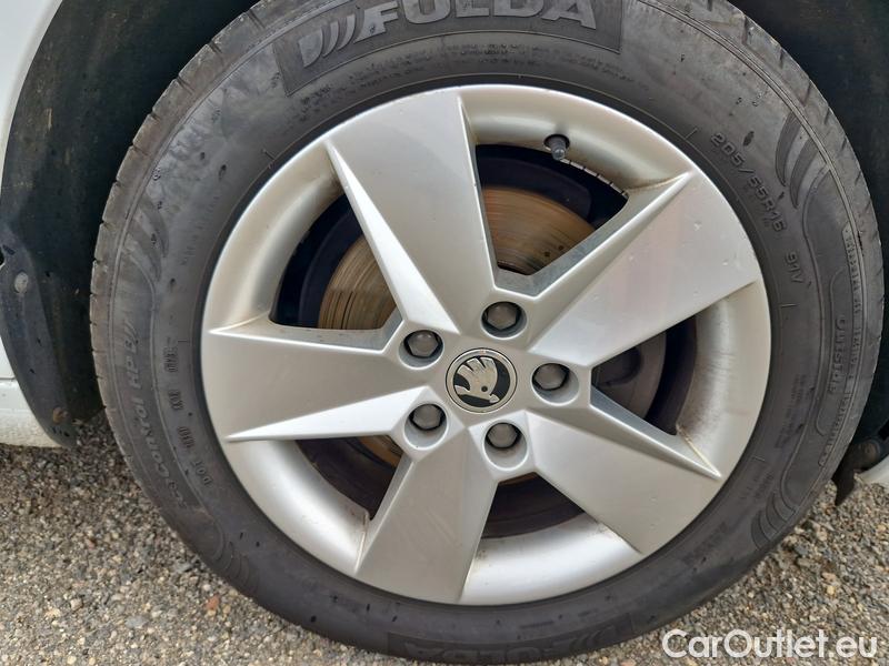  Skoda  Octavia  Combi  (5E5)(03.2017->) Co1.5TSI 110 Ambition #28