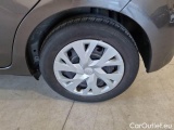  Toyota  Yaris TOYOTA  / 2017 / 5P / BERLINA 1.5 HYBRID BUSINESS #48
