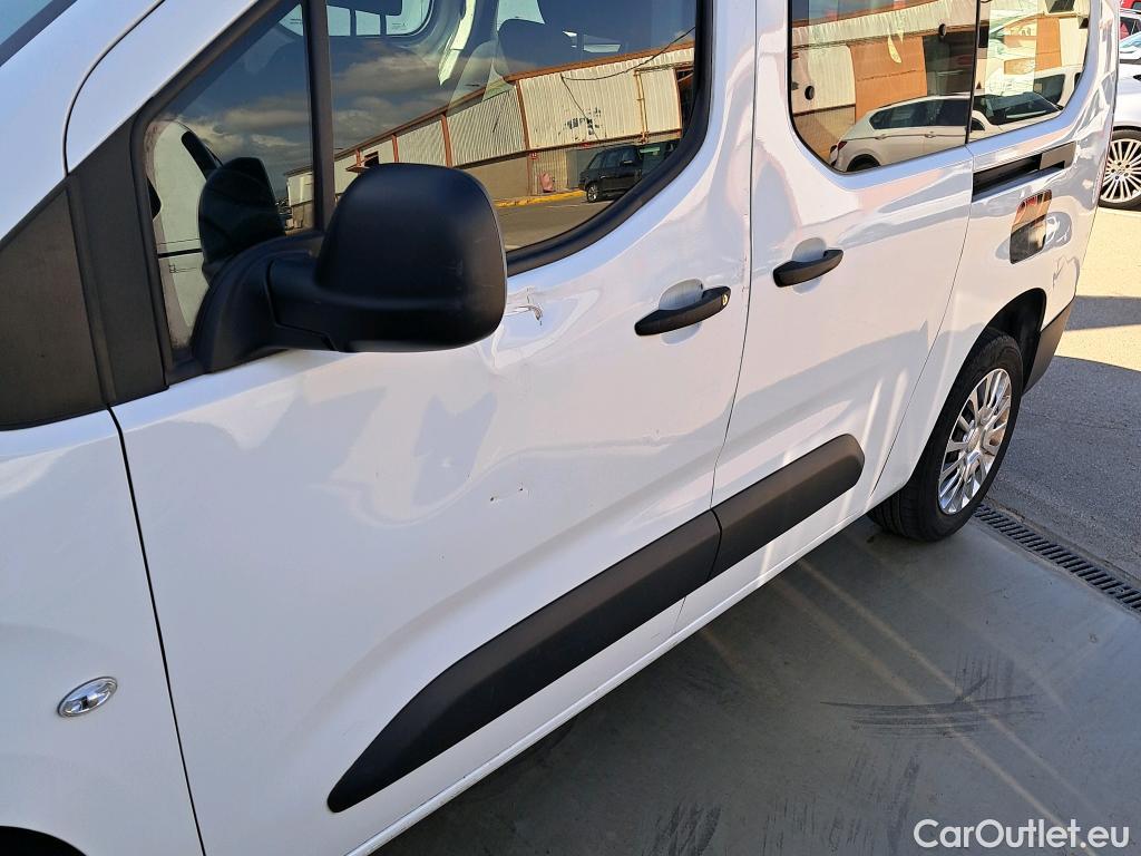  Citroen  Berlingo TOYOTA Proace City / 2020 / 5P / combi 1.5D 96kW (130CV) GX L2 #7