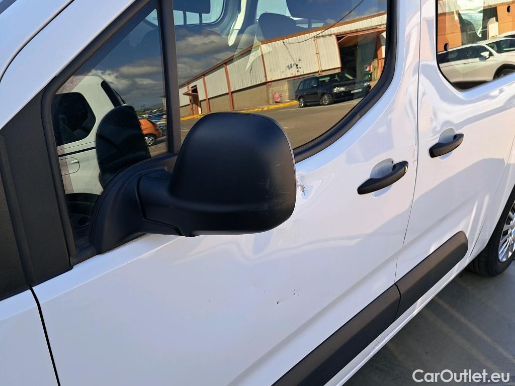  Citroen  Berlingo TOYOTA Proace City / 2020 / 5P / combi 1.5D 96kW (130CV) GX L2 #39