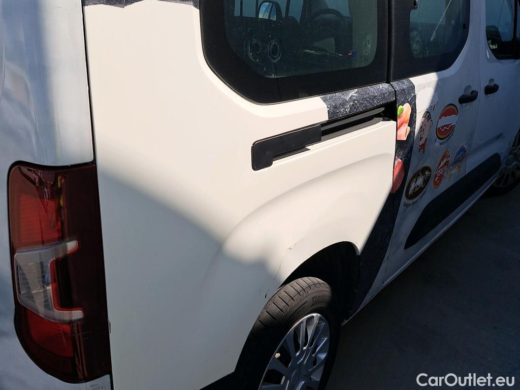  Citroen  Berlingo TOYOTA Proace City / 2020 / 5P / combi 1.5D 96kW (130CV) GX L2 #3