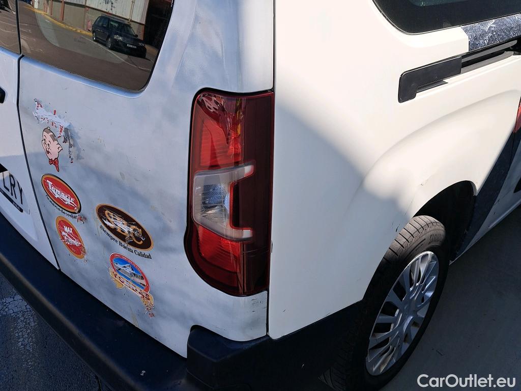  Citroen  Berlingo TOYOTA Proace City / 2020 / 5P / combi 1.5D 96kW (130CV) GX L2 #11