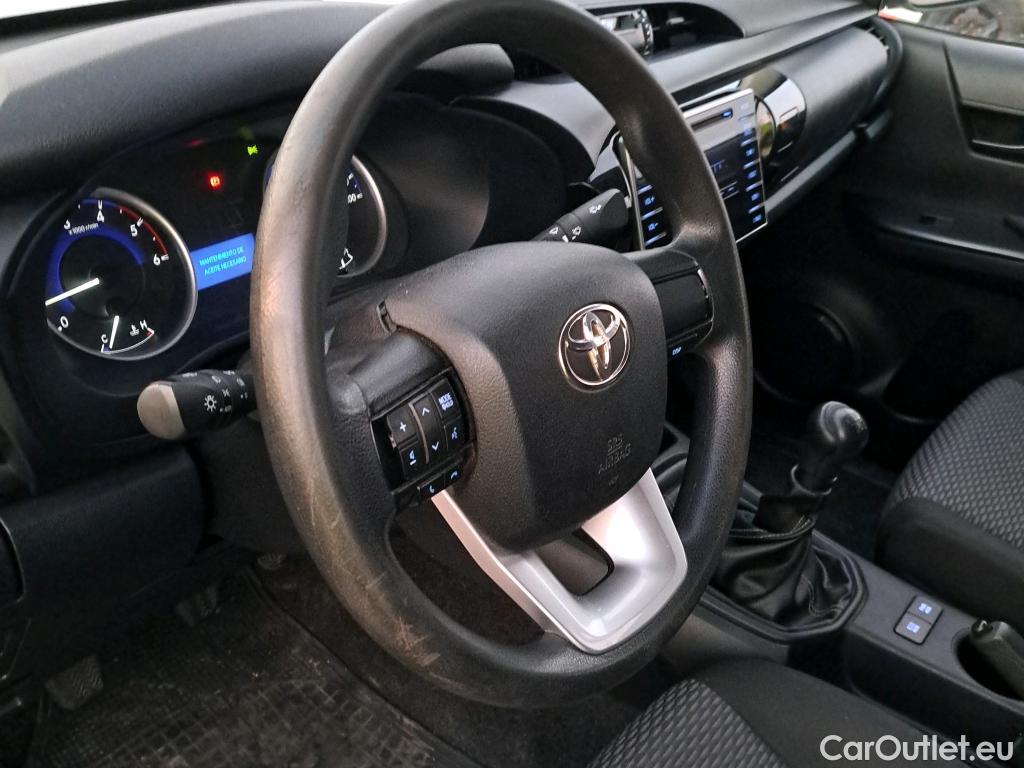  Toyota  Hilux TOYOTA  / 2016 / 4P / pickup 2.4 D-4D Cabina Doble GX #16