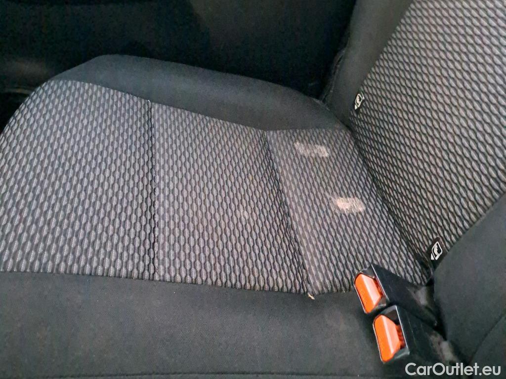  Toyota  Hilux TOYOTA  / 2016 / 4P / pickup 2.4 D-4D Cabina Doble GX #15