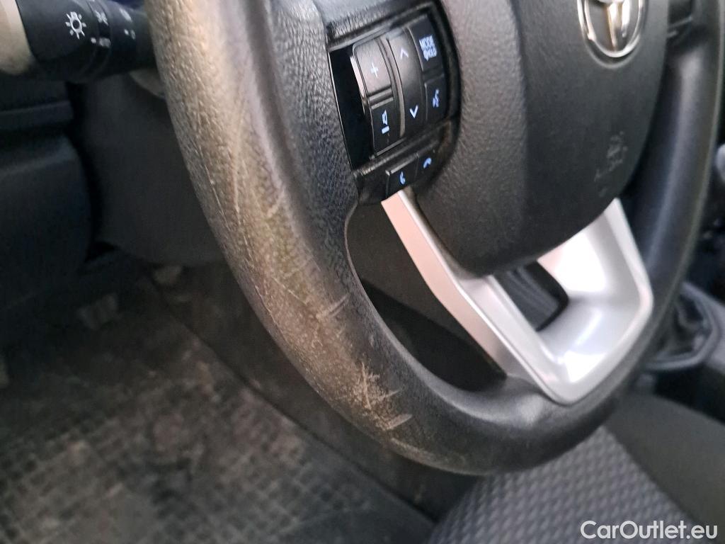  Toyota  Hilux TOYOTA  / 2016 / 4P / pickup 2.4 D-4D Cabina Doble GX #17