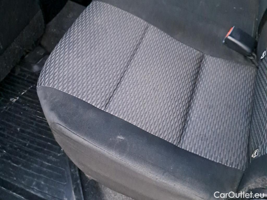  Toyota  Hilux TOYOTA  / 2016 / 4P / pickup 2.4 D-4D Cabina Doble GX #14