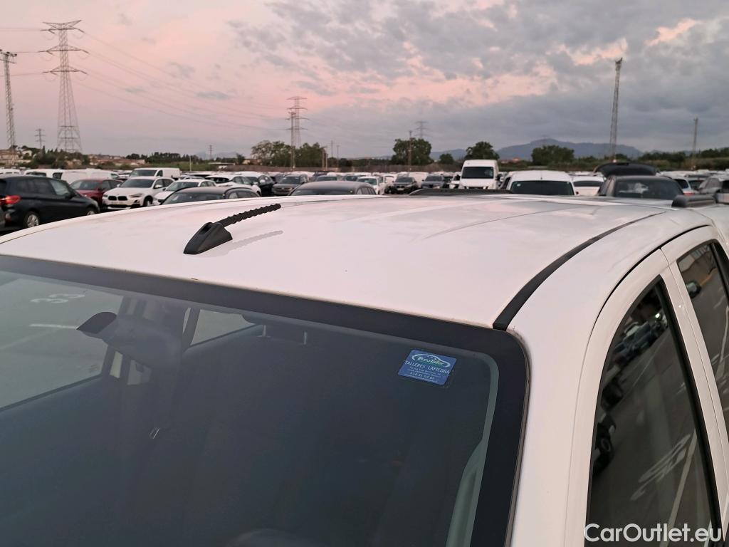  Toyota  Hilux TOYOTA  / 2016 / 4P / pickup 2.4 D-4D Cabina Doble GX #1
