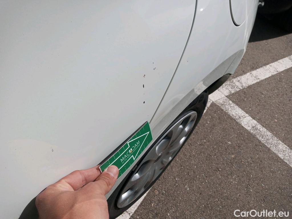 Nissan  Micra NISSAN  / 2017 / 5P / berlina con portón IG-T 68 kW (92 CV) E6D-F Visia #3