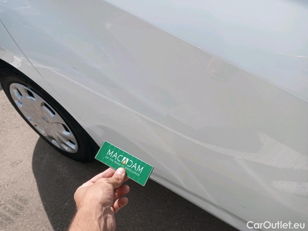  Nissan  Micra NISSAN  / 2017 / 5P / berlina con portón IG-T 68 kW (92 CV) E6D-F Visia #2