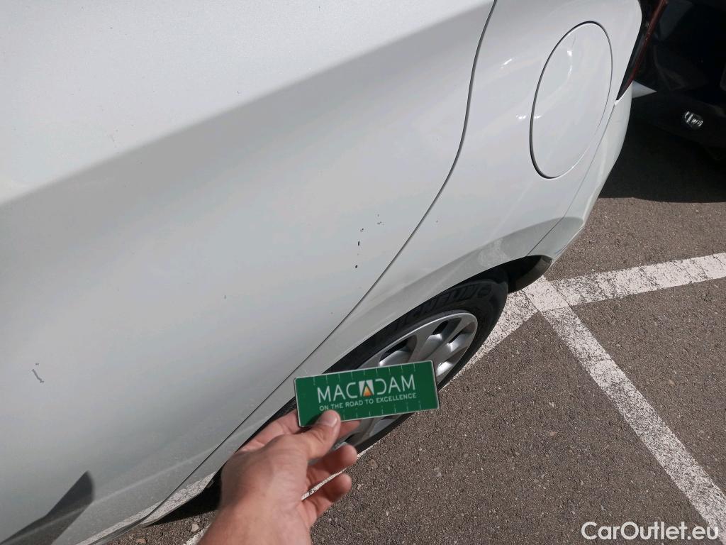  Nissan  Micra NISSAN  / 2017 / 5P / berlina con portón IG-T 68 kW (92 CV) E6D-F Visia #4