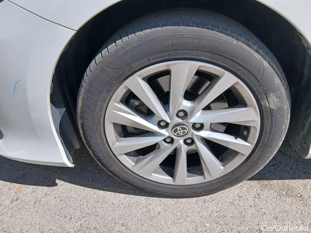  Toyota  Camry TOYOTA  / 2021 / 4P / sedán 2.5 220H Advance #9