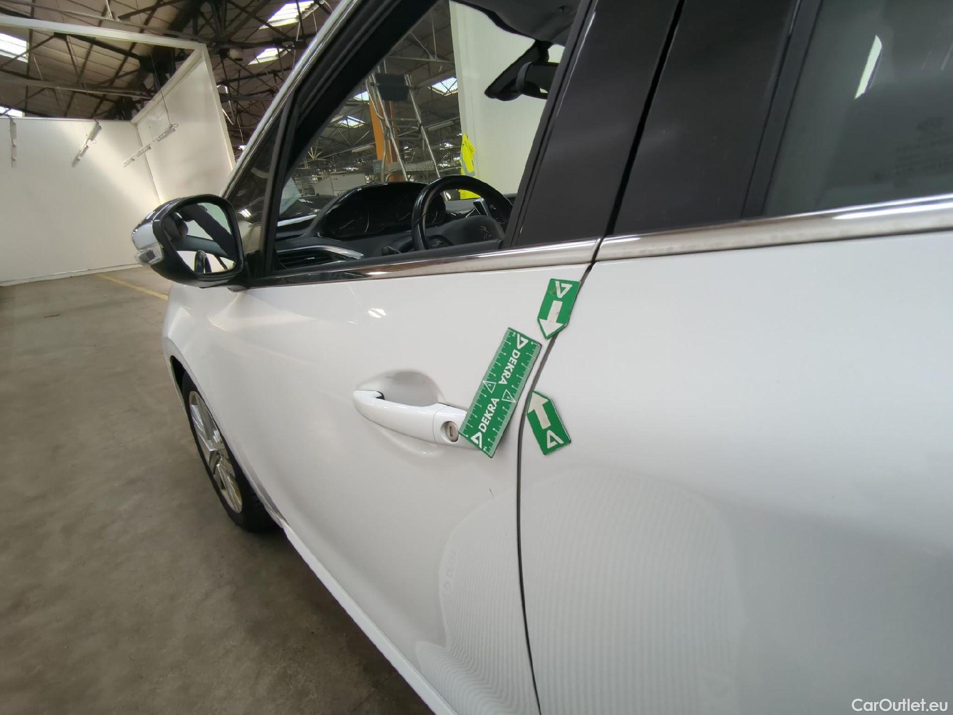  Peugeot  208  Allure Business 1.2 PureTech 110CV BVM5 E6 #17