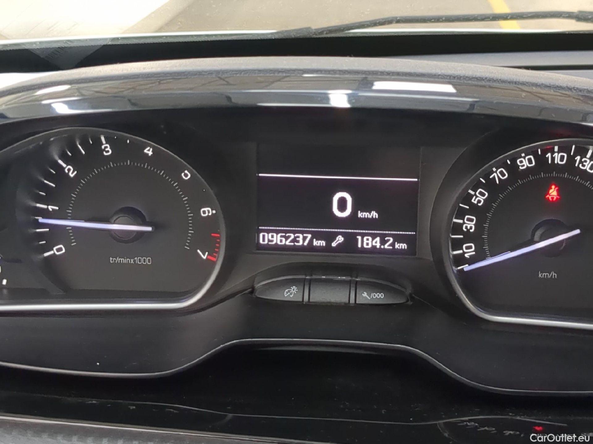  Peugeot  208  Allure Business 1.2 PureTech 110CV BVM5 E6 #1