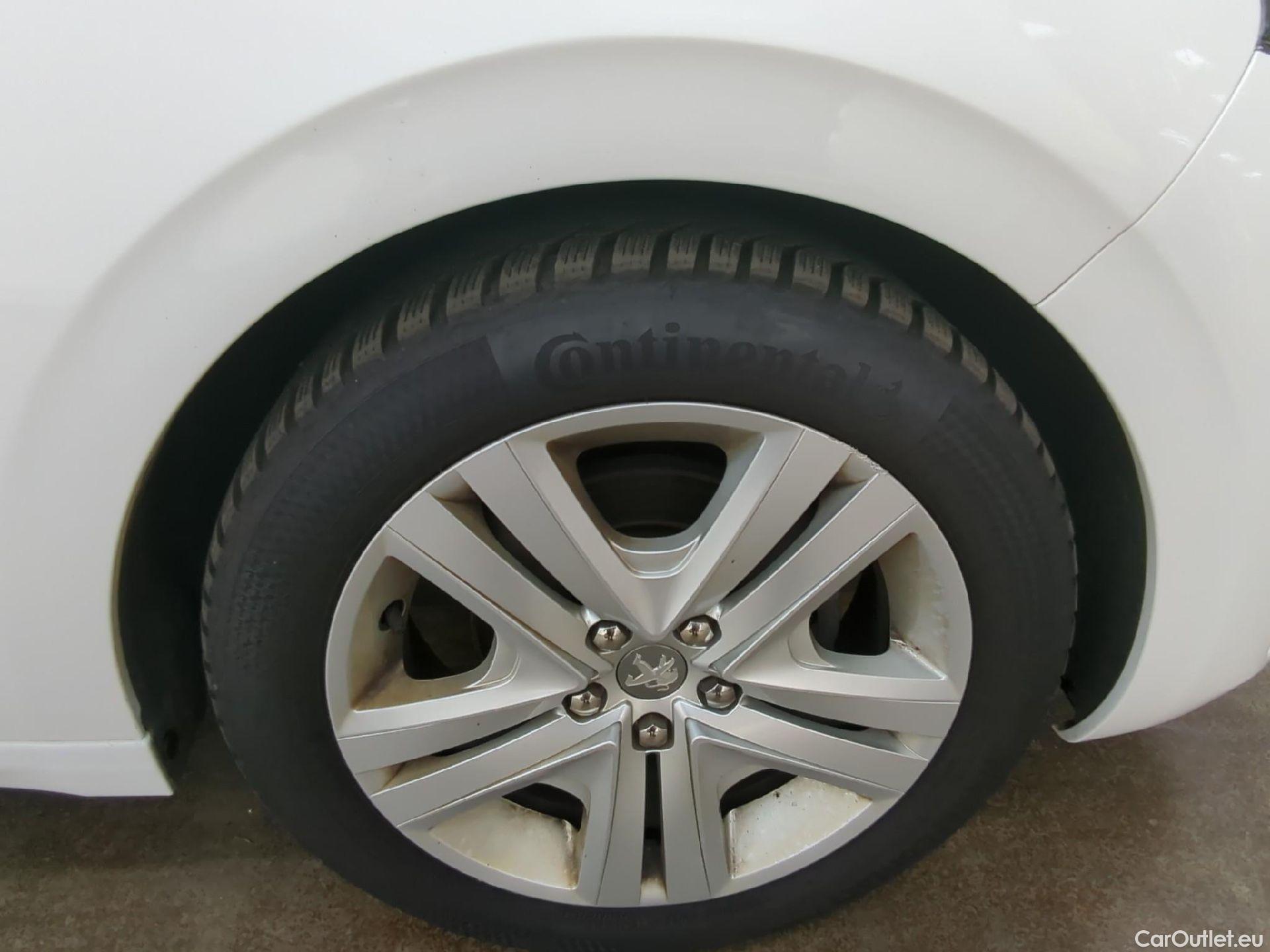  Peugeot  208  Allure Business 1.2 PureTech 110CV BVM5 E6 #5