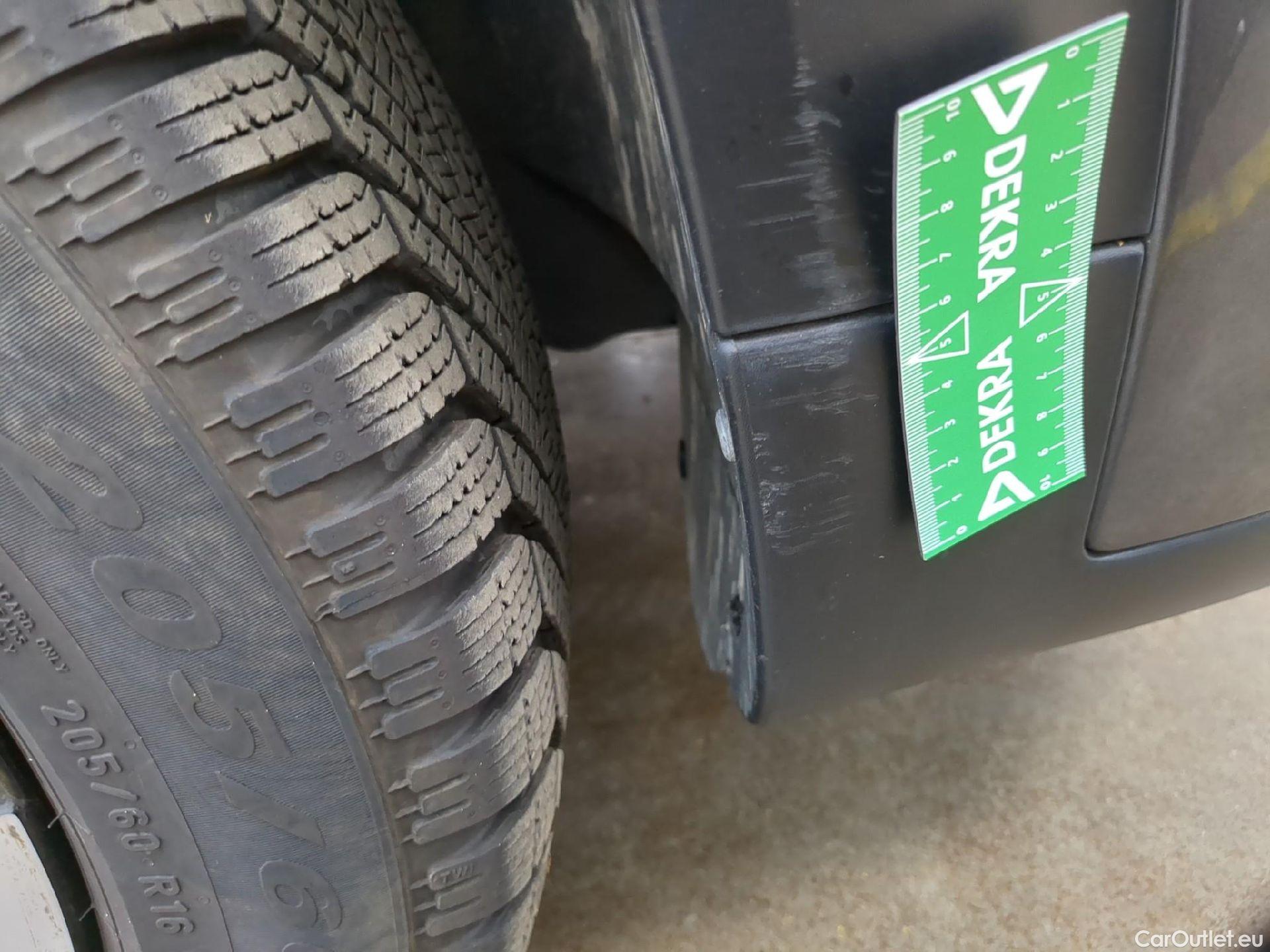  Citroen  C3  Aircross Shine 1.2 PureTech 130CV BVA6 E6d / VO RECONDITIONNE - PHOTOS AVANT RECONDITIONNEMENT #13