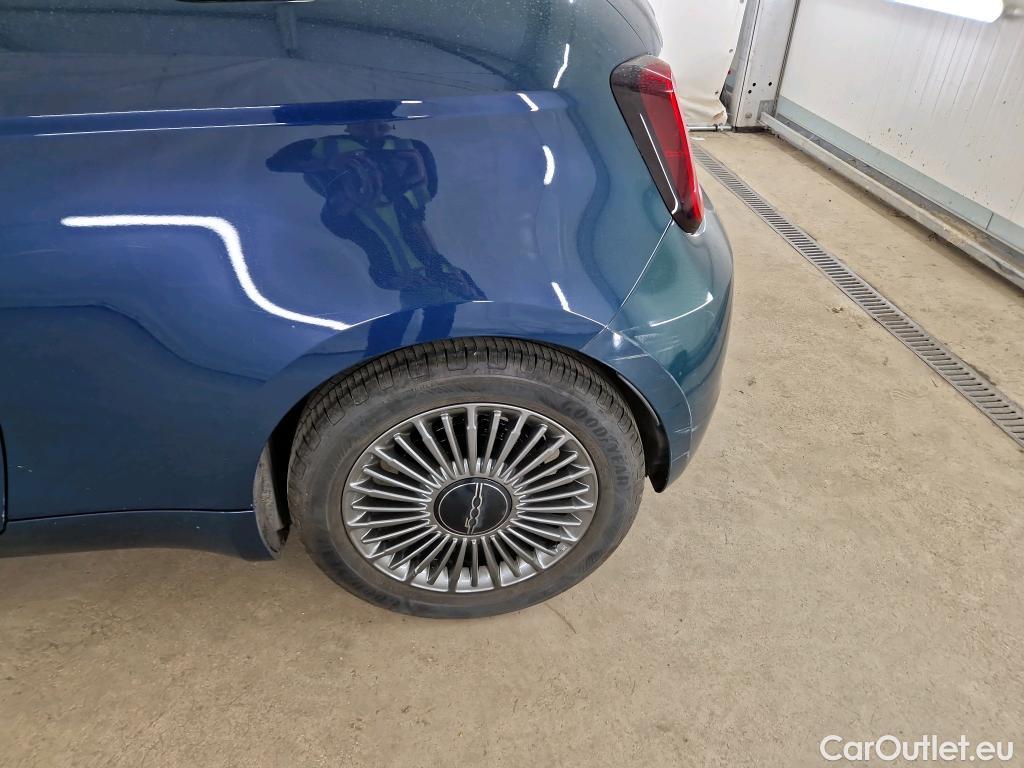  Fiat  500 FIAT  / 2020 / 3P / Berline 42kWh Icône #38